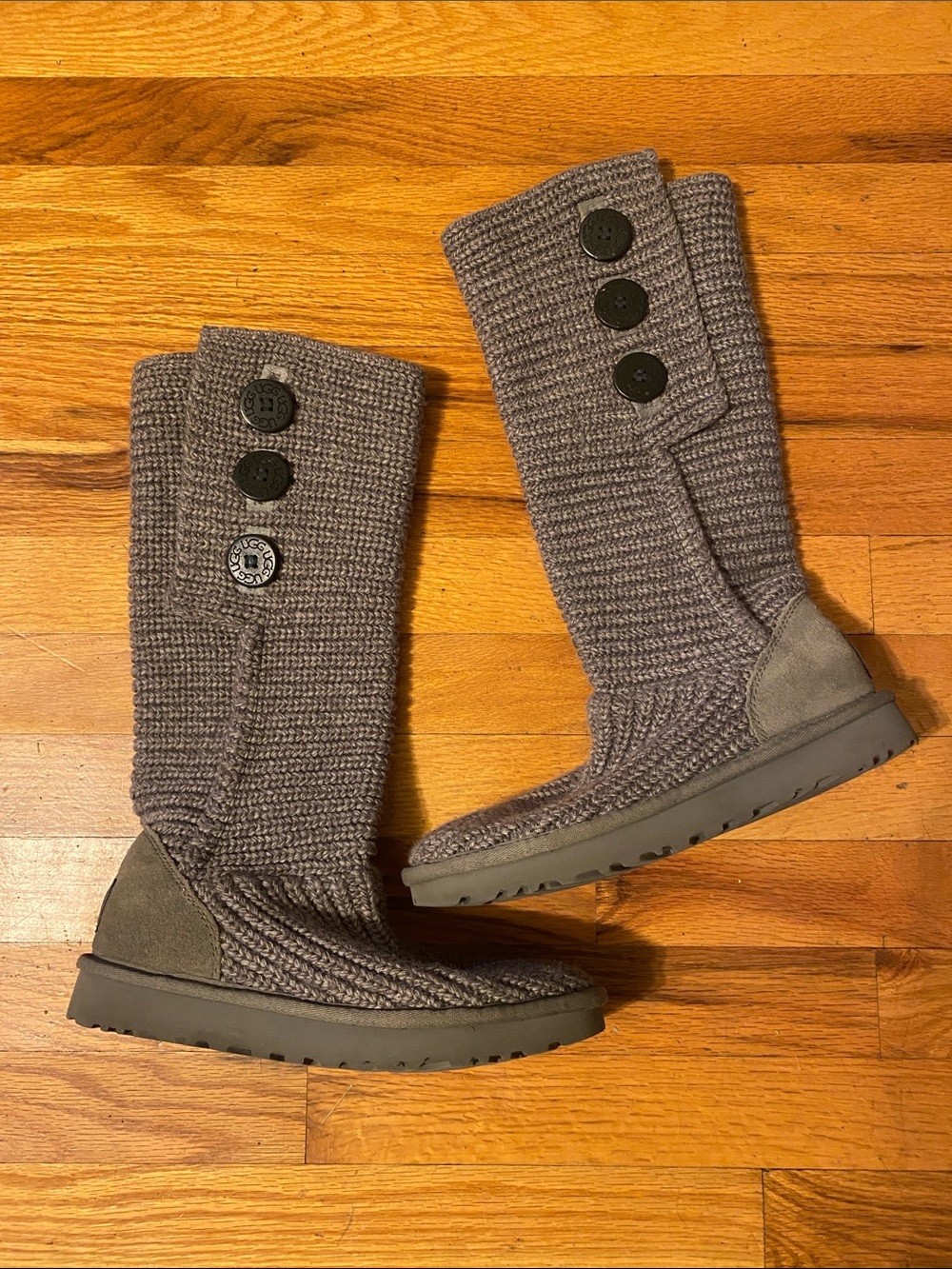 Ugg NWOT Classic Cardy Boot in Grey Size 7 Never Worn # 1016555
